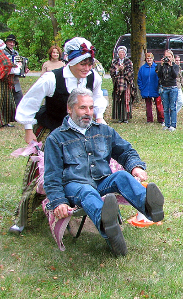 Miķeļdienas lustes sit augstu vilni Codē