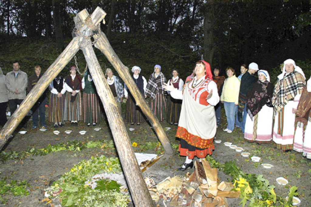 Zemgaļu pilskalnā – ugunsrituāls