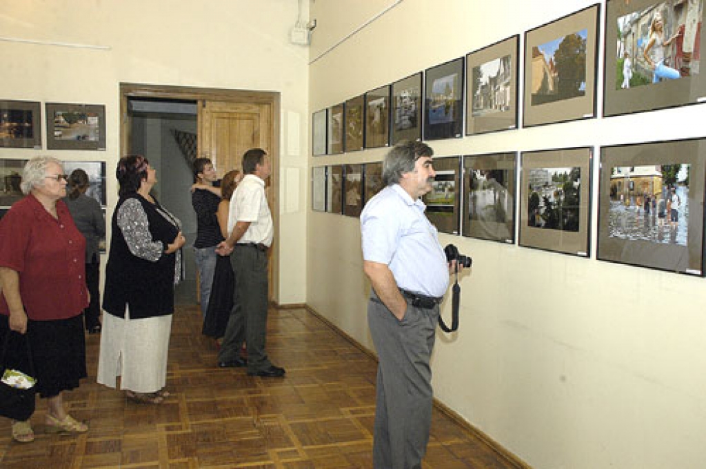 Pilsēta izrādīta 33 fotomirkļos