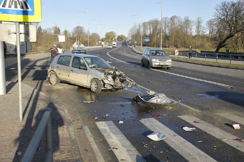 Avārijā bojāti trīs auto