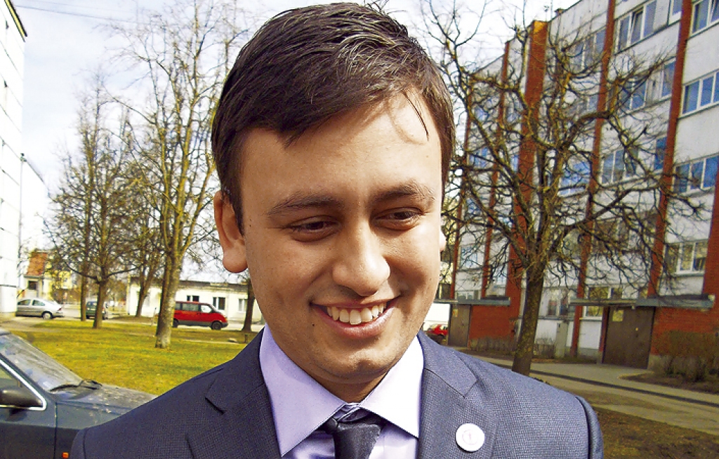 Kasems: Man lūdza pateikt ko smieklīgu