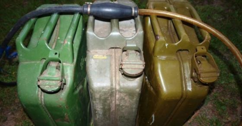 No kravas auto nozog 660 litru degvielas