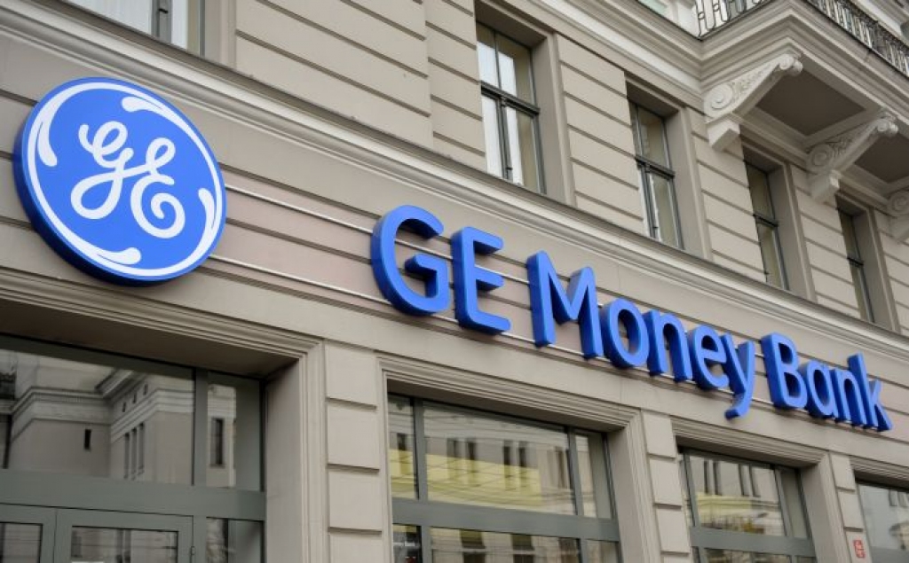 GE Money Bank turpina sašaurināt darbību; demontēs daļu bankomātu
