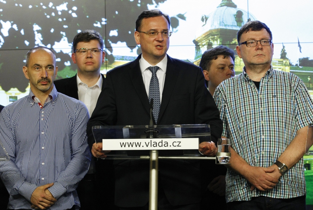 Čehijas premjerministrs Petrs Nečass atkāpjas no amata