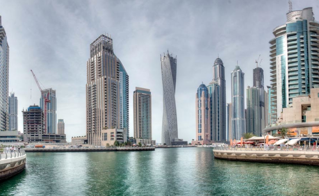 Dubaijā atklāj pasaulē augstāko «spirālveida» debesskrāpi