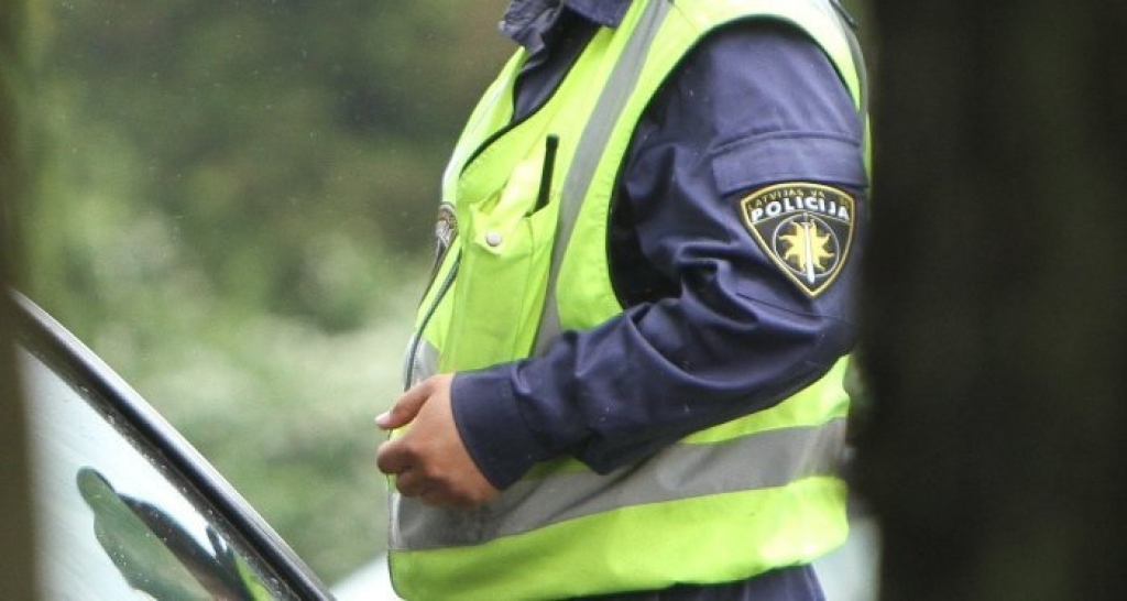 Bauskā par kukuļdošanu policistam aizturēts kārtējais autovadītājs