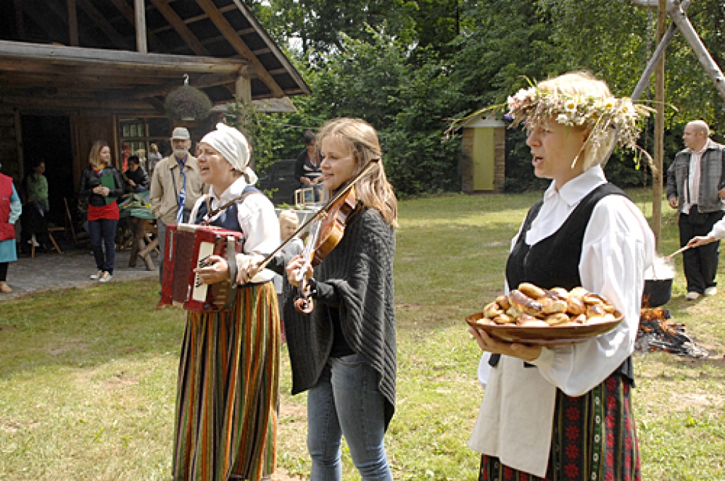 Iecavas «Kveriņos» ielīgo Jāņus