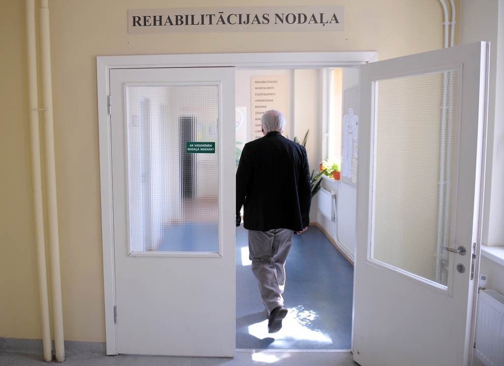 Veselības jomā jāvelk galva ārā no smiltīm