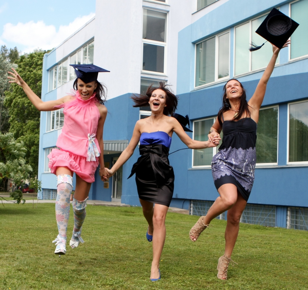 Laikraksts: Augstskolas diploms negarantē lielu algu