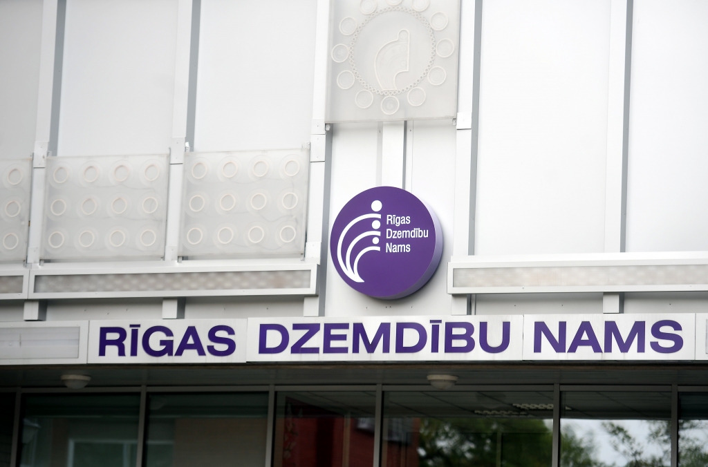 Šogad Latvijā dzimuši 8210 bērni; mūžībā aizgājuši 13 290 cilvēki