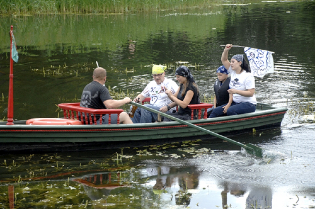 Pirāti ieņem pils ūdeņus