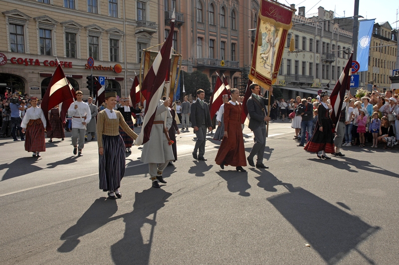  Dziesmu svētku dalībnieku gājiens