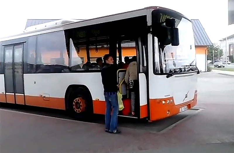 Video: dūcošs «Sabiedriskā autobusa» autobuss