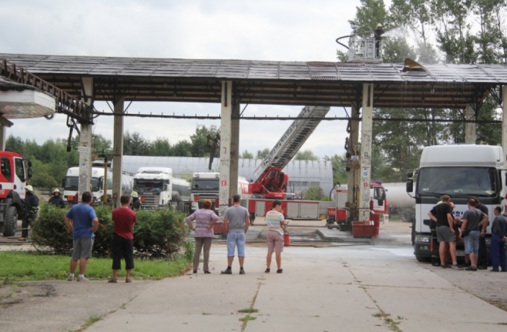 Jelgavas naftas bāzē notiek sprādziens; ievainots viens cilvēks