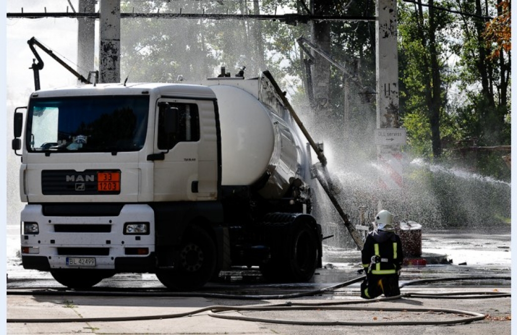 papildināta (17:37) - Jelgavas Naftas bāze aptur darbu; par notikušo sākts kriminālprocess