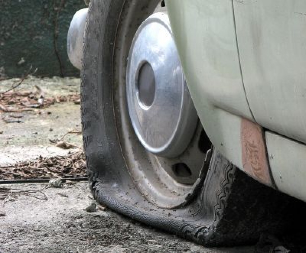 Vieglo automašīnu pārdošanas apjomi ES zemākie kopš 1990. gada