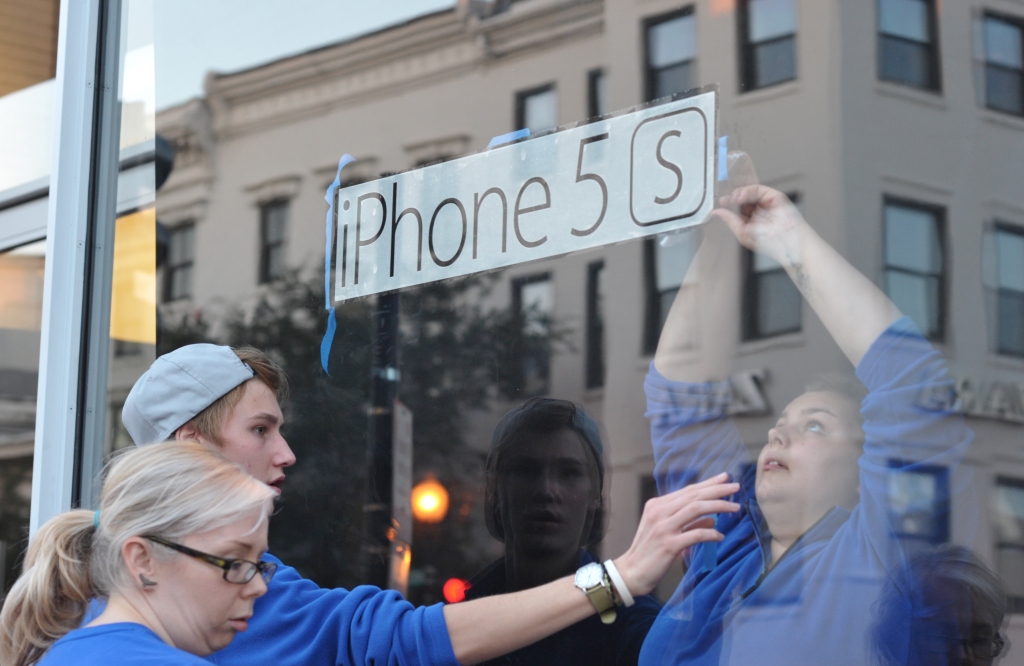 Apple peļņa samazinās, neņemot vērā iPhone pārdošanas apjomu kāpumu 