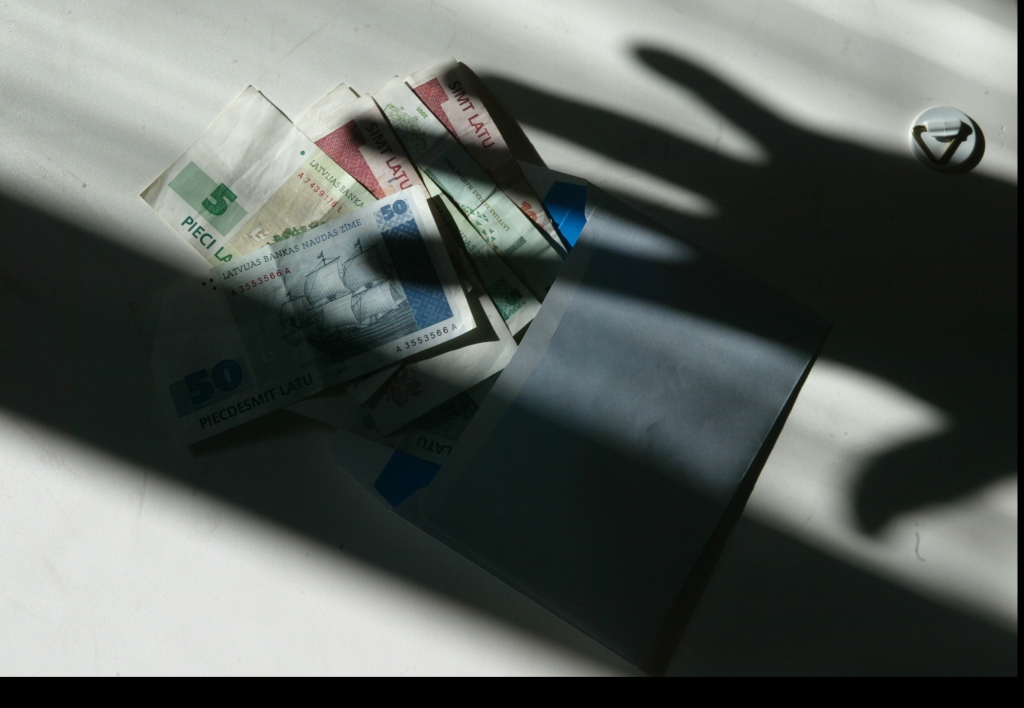 Uzdarbojas nekustamo īpašumu krāpnieks; pirmais guvums - 35 tūkstoši eiro