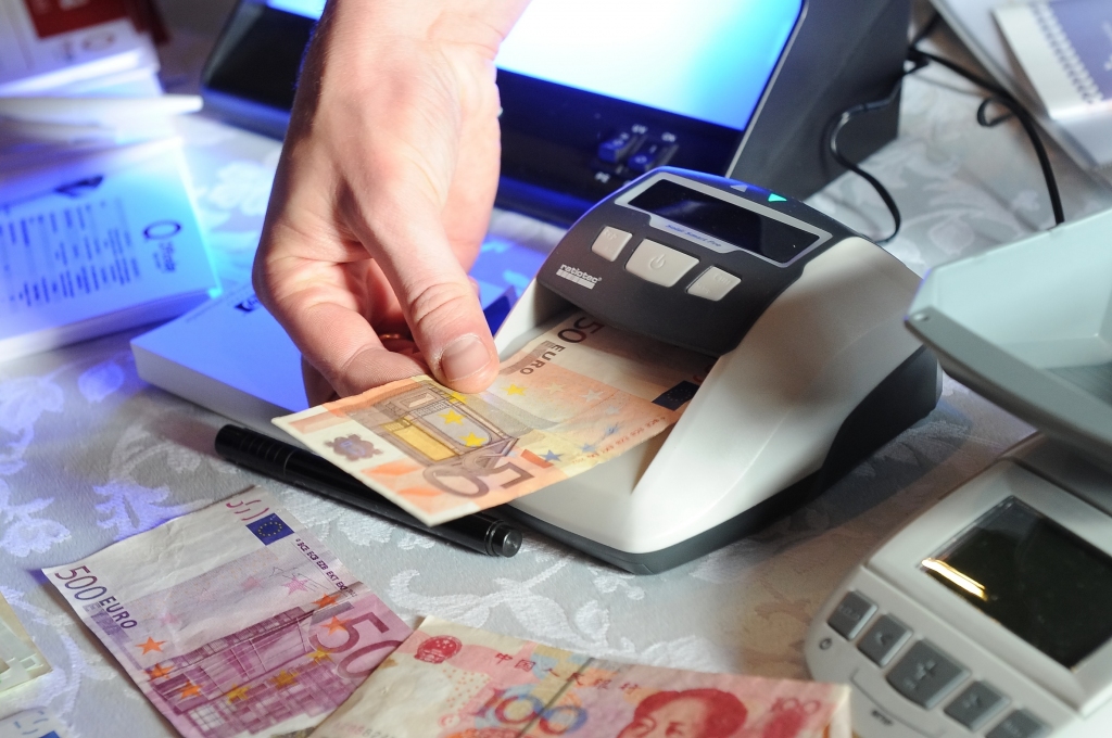 Uzplaukst eiro detektoru bizness