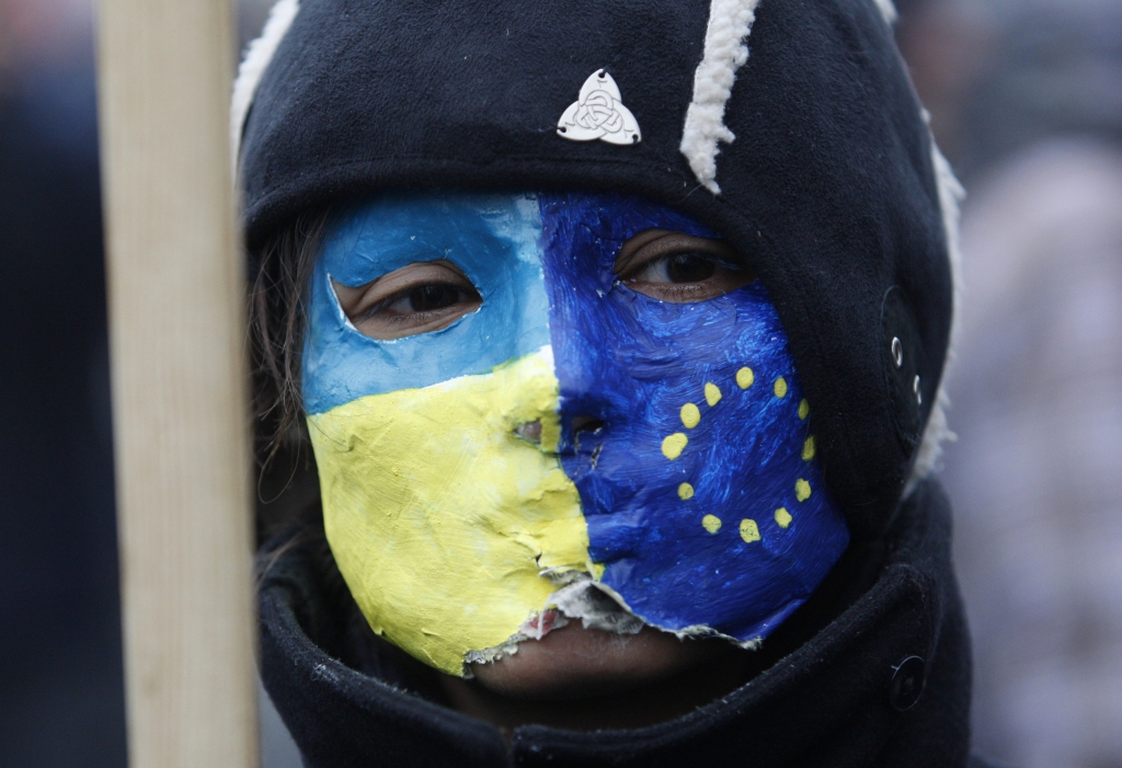 Vienošanās ar ES atcelšana Ukrainā rada lielākos protestus kopš Oranžās revolūcijas