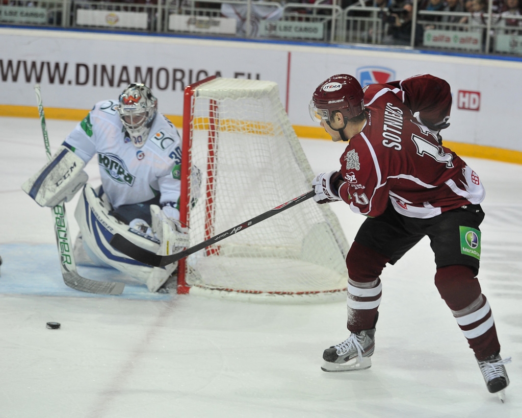 Rīgas Dinamo ar nepārliecinošu sniegumu papildlaikā tomēr uzveic Jugra