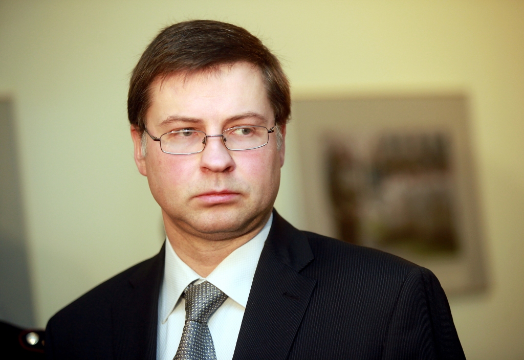 Dombrovskis atkāpjas no amata - VIDEO