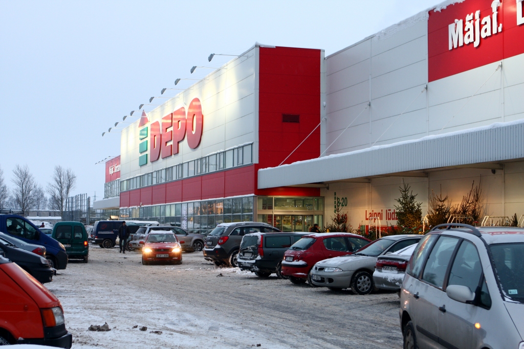 Pēc pārbaudēm pārtrauc jumta renovācijas darbus Depo Liepājā