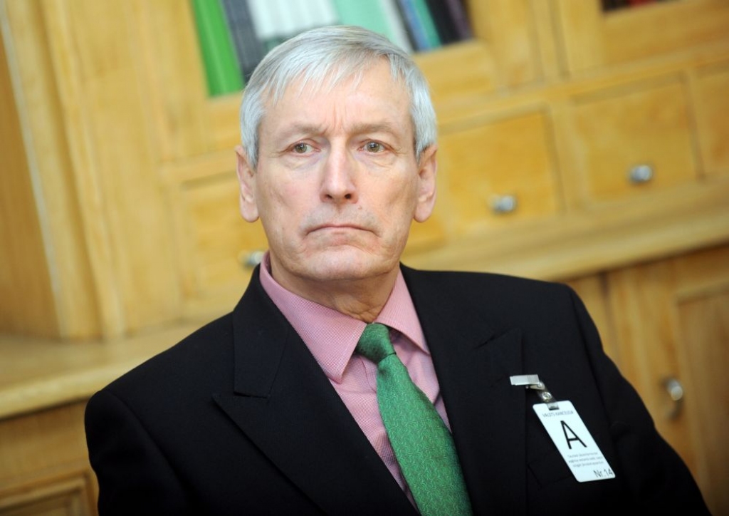 Kažociņš atkāpjas no Sabiedriskās komisijas priekšsēdētāja amata