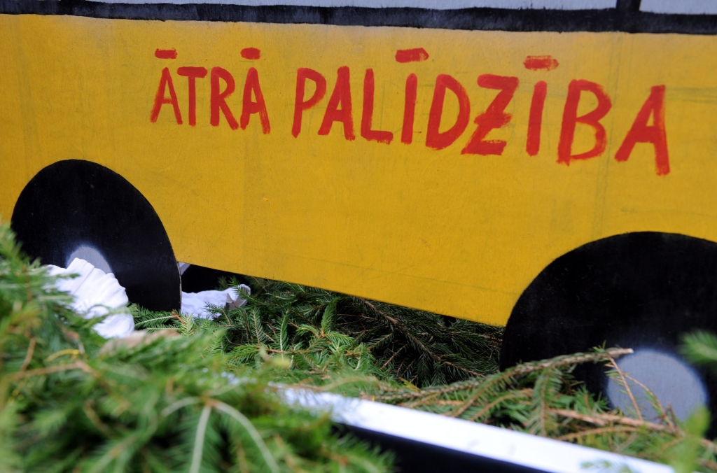 Ātrās palīdzības mediķi svētkos aicina saudzēt veselību un izvairīties no traumām