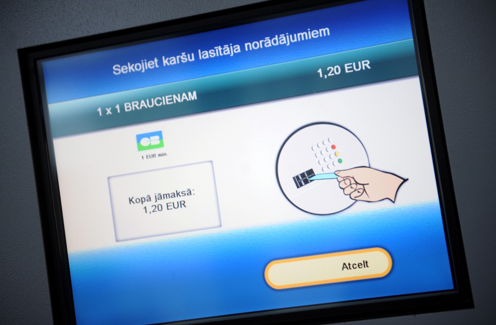 Rīgas satiksmes pašapkalpošanās automātos par biļeti nepamatoti iekasēti 1,20 eiro