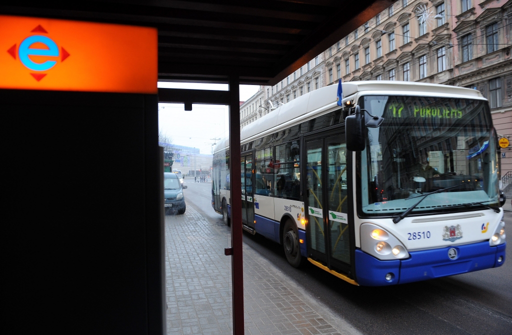Rīgas satiksmes pašapkalpošanās automātos par biļeti nepamatoti iekasēti 1,20 eiro