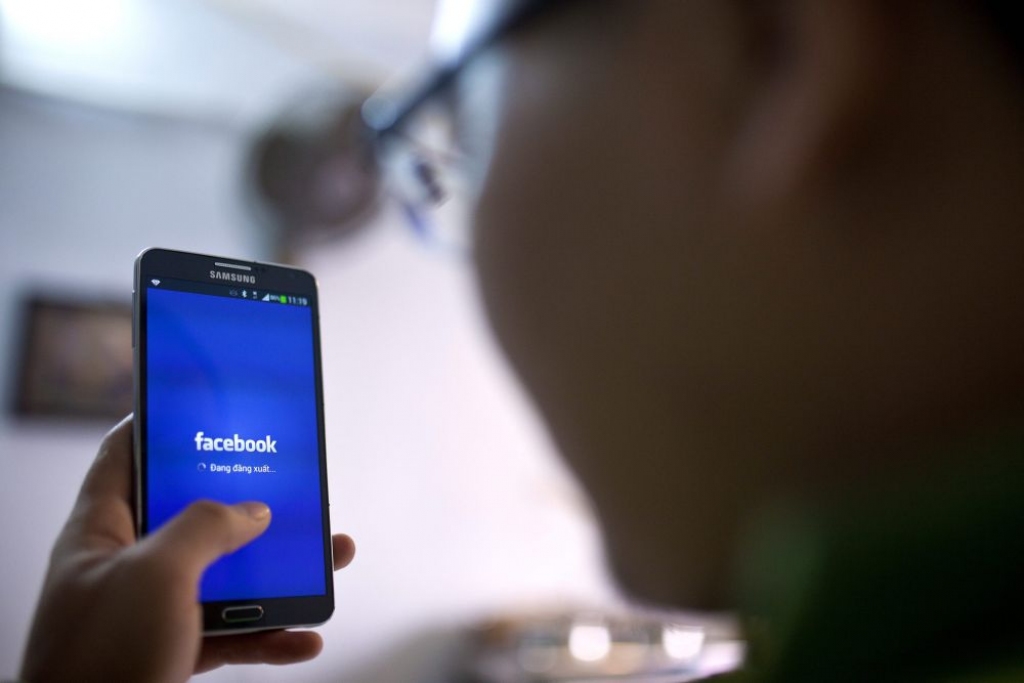 Facebook sūdz tiesā par lietotāju privāto vēstuļu caurlūkošanu