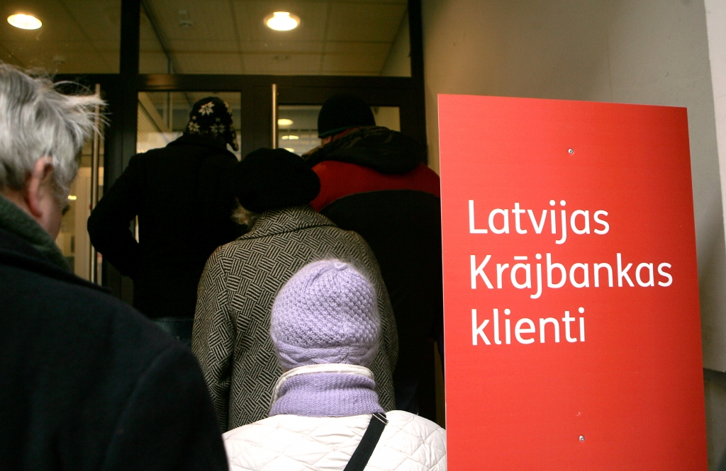 Kredītņēmēju apvienības valdes loceklis: No Parex un Krājbankas mācību neesam guvuši; Latvijā valda tiesiskais nihilisms