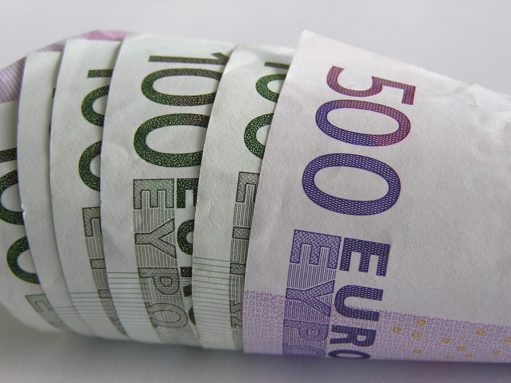Atsevišķi gadījumi liecina par apgrozībā esošām, iespējams, viltotām eiro banknotēm