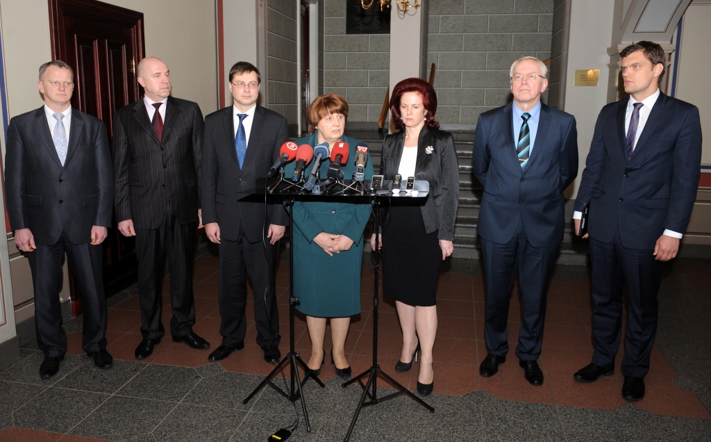papildināts (15:55) - Straujuma uzklausa topošās koalīcijas partnerus un koriģē ministriju sadalījumu