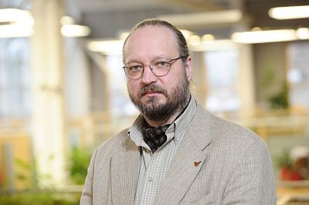 Nolikt atslēgas tomēr nav tas pats, kas nolikt karoti