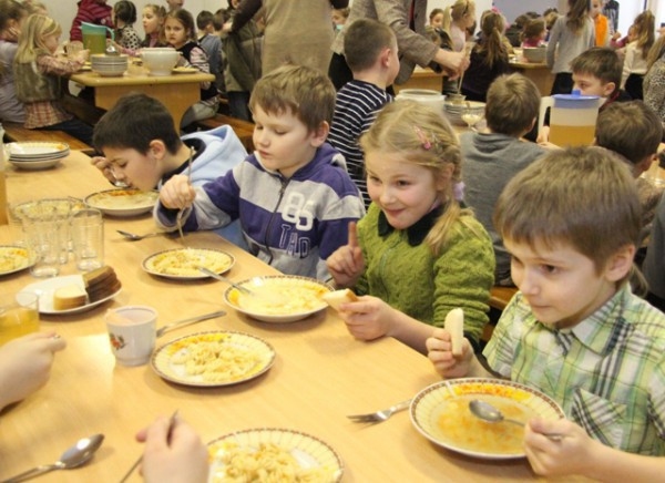 Bauskas domē spriedīs par brīvpusdienām skolēniem