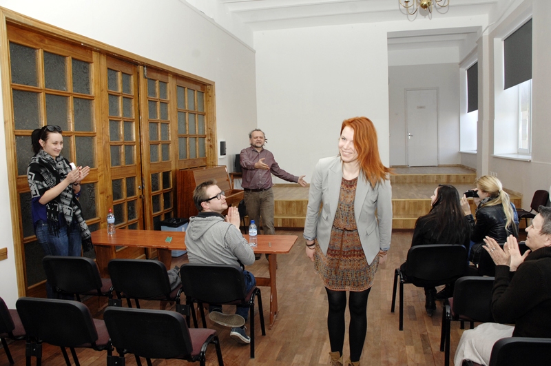 Klausītāji atbalsta brunavietes lugu