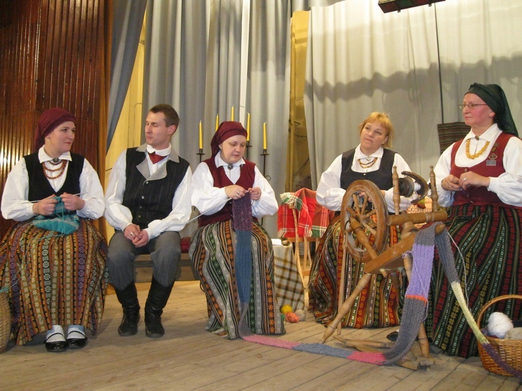 Folkloras kopas dosies uz Dobeli