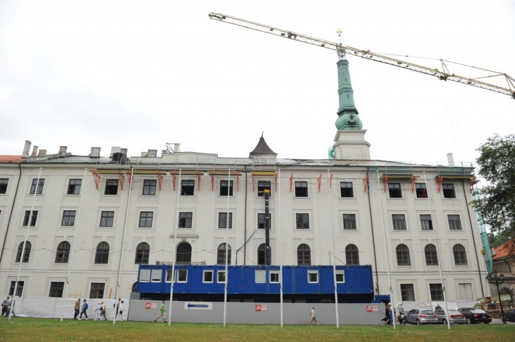 Ugunsgrēks Rīgas pilij radījis zaudējumus 4,862-5,083 miljonu eiro apmērā