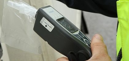 Autovadītāju nogādā ekspertīzes veikšanai slimnīcā