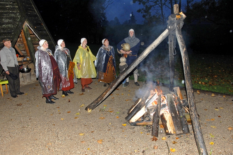 FOTO: Rundāles novadā atzīmē Baltu vienības dienu