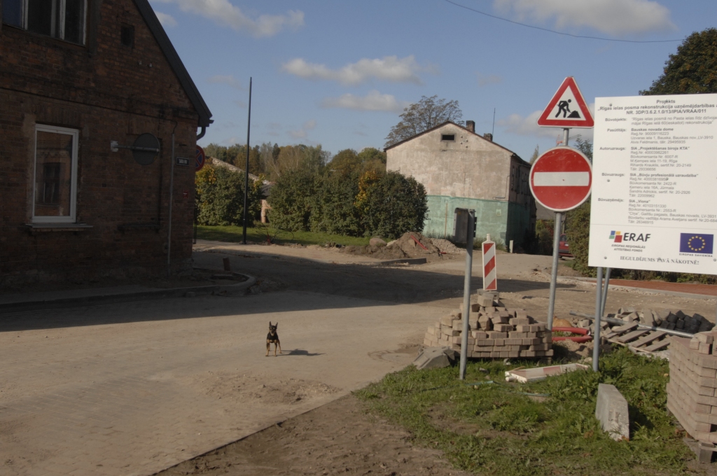 Rīgas iela satiksmei nav atvērta