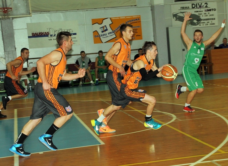 Basketbolisti uzvar trešo spēli pēc kārtas