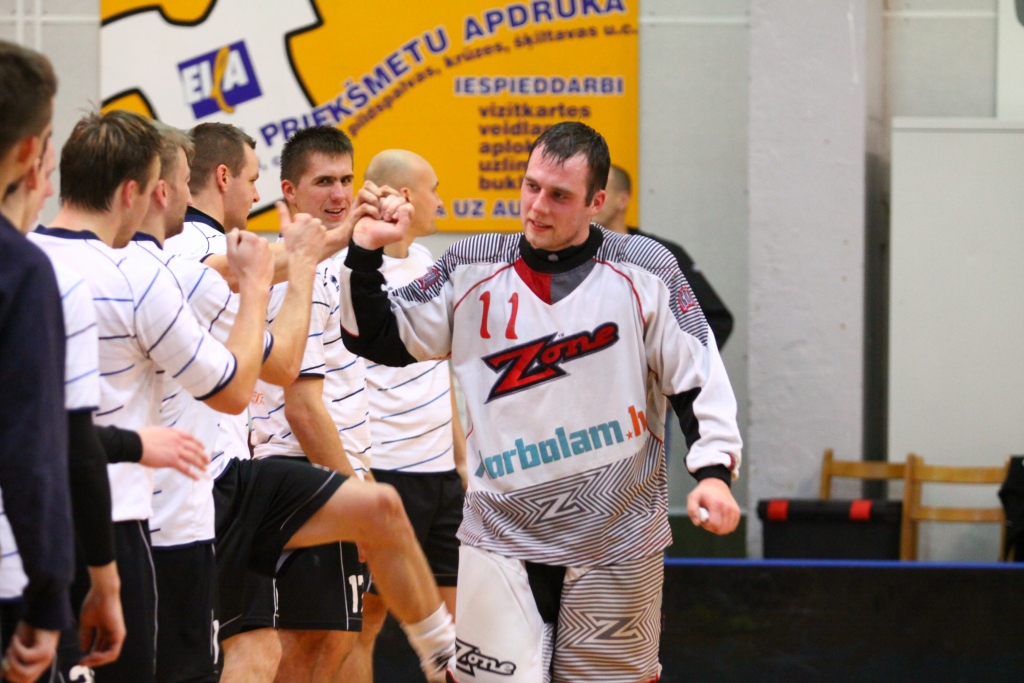 Bauska florbolā pārliecinoši apspēlē Ulbroku