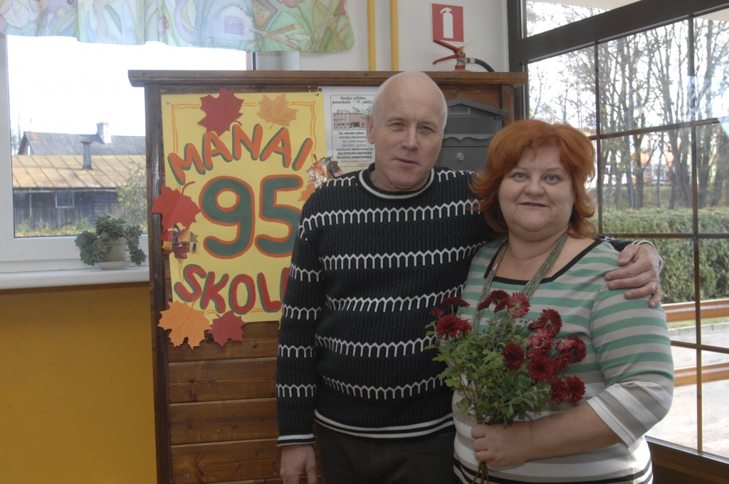 Jubilejās godina skolas un skolotājus