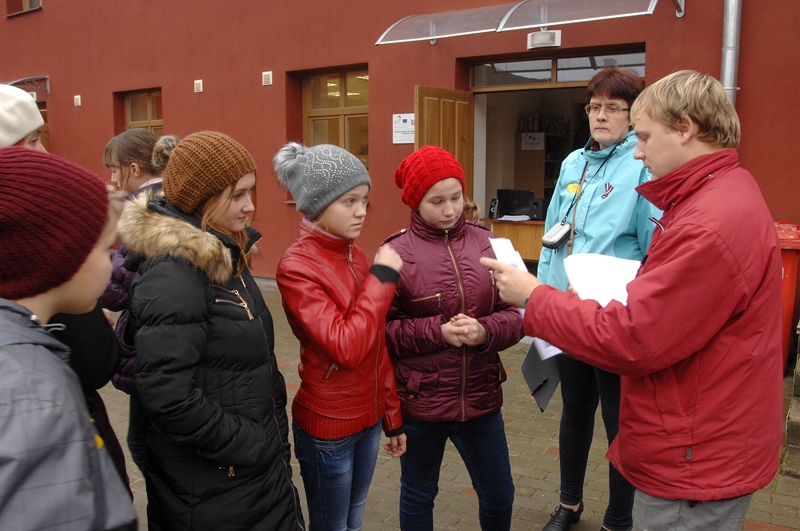 Jaunieši Bauskā apliecina patriotismu, iepazīstot savu pilsētu