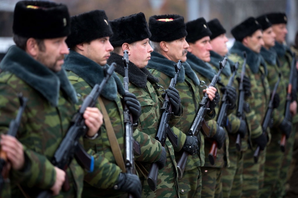 Krievija būtiski palielina spēkus Ukrainas teritorijā un pie robežas