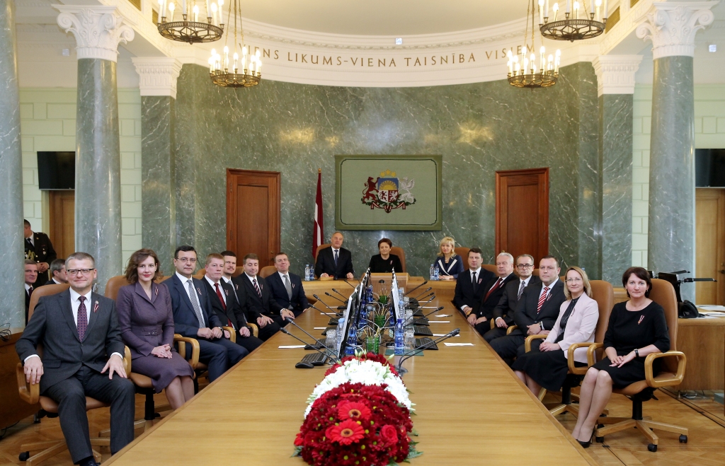  Valdība apstiprina nākamā gada precizēto Latvijas budžeta plānu