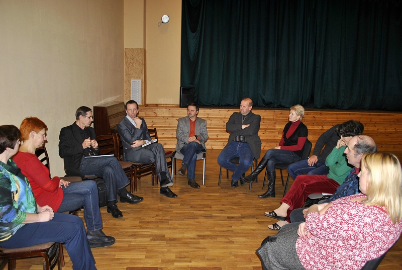 Vecumnieku pašvaldības pārstāvji tiekas ar iedzīvotājiem